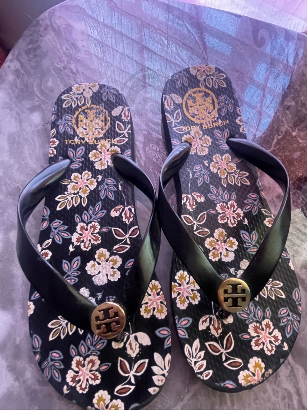 Black & Multicolor Floral Bed Tory Burch Flip Flops Gold Accent Size 8.5